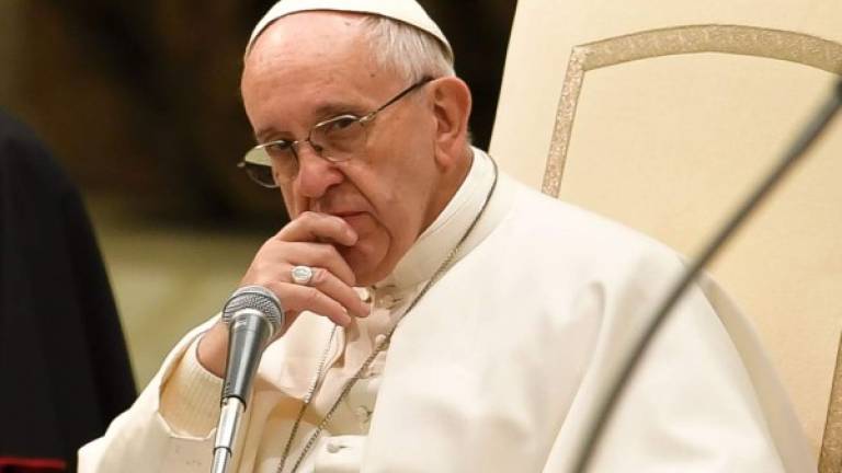 El Papa Francisco ha causado polémica al permitir a los sacerdotes perdonar el pecado del aborto. AFP.