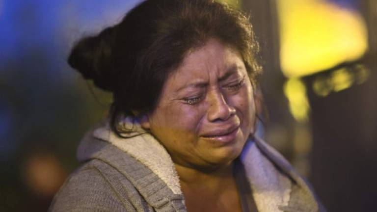 La madre del menor, de origen guatemalteco, estaba desconsolada tras la muerte de su hijo./AFP.