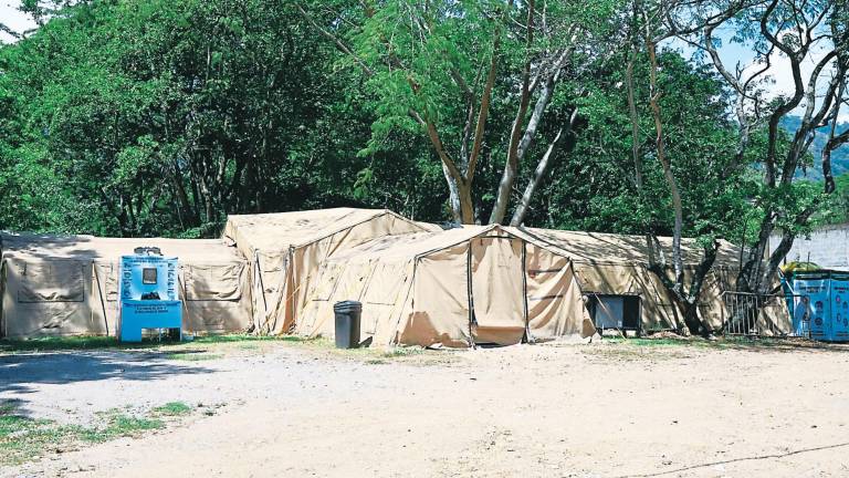 atenciones. El triaje no tiene energía, por ello en carpas al aire libre atienden a los pacientes.