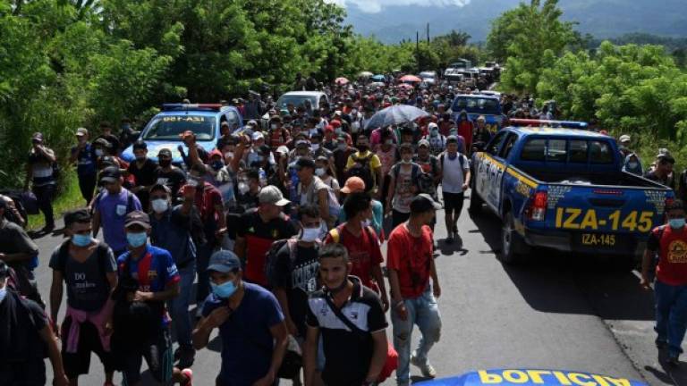 Una caravana de más de 3,000 migrantes hondureños avanza por Guatemala y prevé llegar a México en los próximos días en su ruta hacia EEUU./AFP.