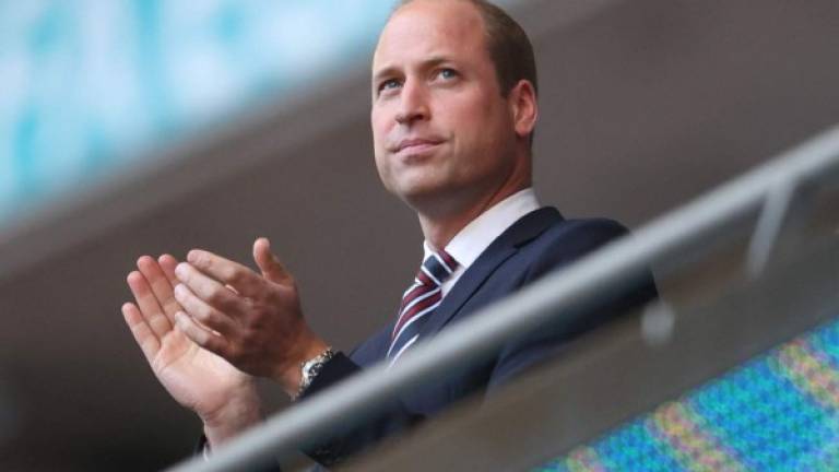 El príncipe William, nieto de la reina Isabel II, admitió sentirse 'enfermo' por los insultos racistas que han circulado en las redes sociales contra jugadores ingleses, tras la derrota de Inglaterra en la final de la Eurocopa.FOTOS: AFP.