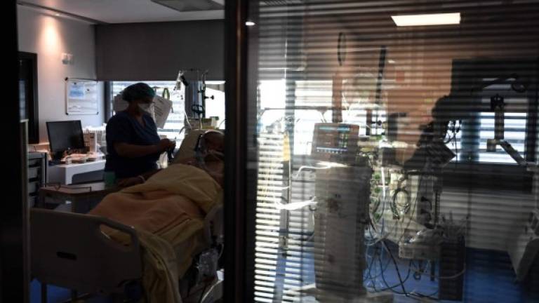 Los hospitales saturados y la escasez de oxígeno agravan la pandemia de coronavirus en la región./AFP.