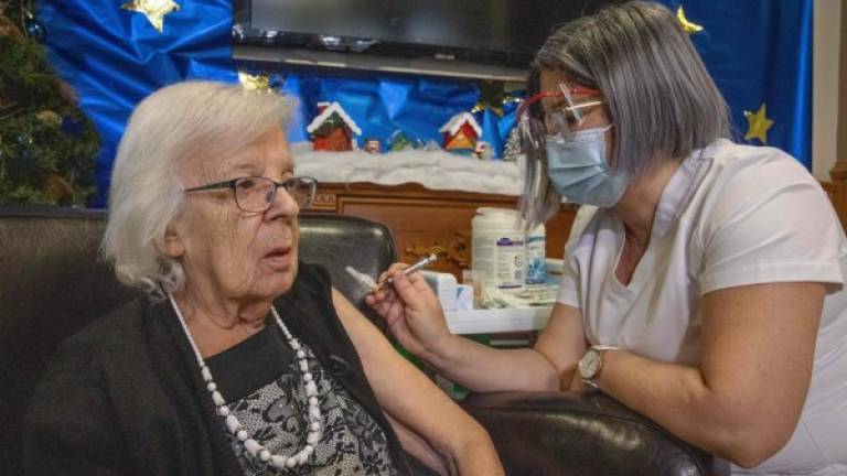 Canadá inició la vacunación contra el coronavirus dando prioridad a los adultos mayores y los trabajadores de salud./AFP.