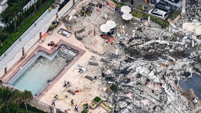 Las llamadas al 911 tras el derrumbe del edificio revelaron la desesperación, angustia y confusión de los residentes del Champlain Towers./AFP.
