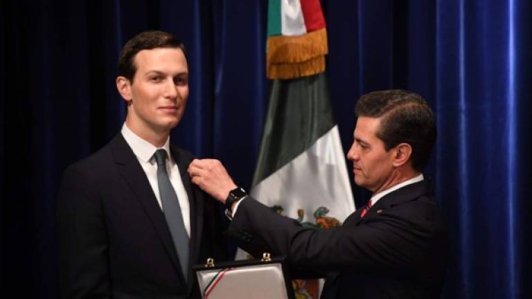 El asesor principal del presidente de los Estados Unidos, Jared Kushner, y el presidente de México, Peña Nieto. AFP
