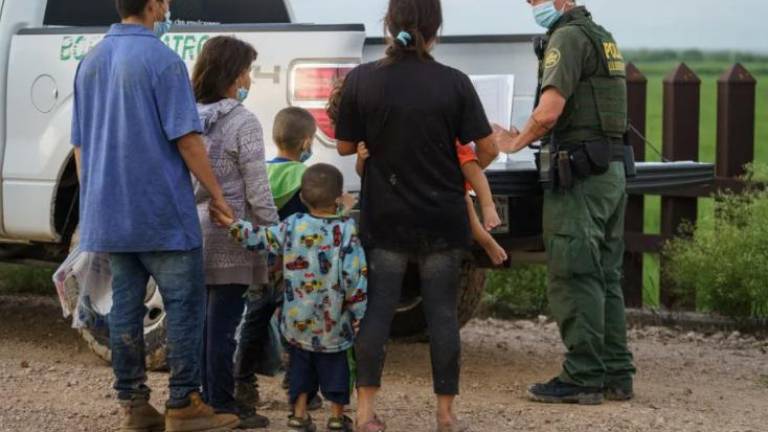El nuevo reglamento da prioridad a la detención y deportación de quienes hayan cruzado la frontera recientemente de forma ilegal.
