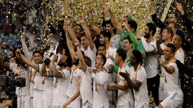 Jugadores del Real Madrid festejando el gol de Luka Modric.