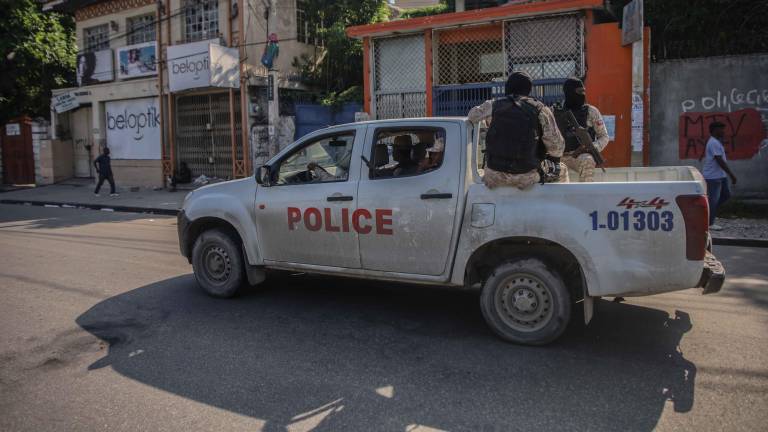 La policía haitiana busca liberar a los rehenes sin pagar el millonario rescate que exigen los secuestradores.