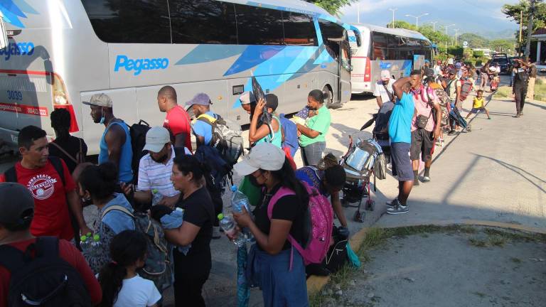 Los migrantes fueron trasladados en autobuses a albergues en varios estados de México.