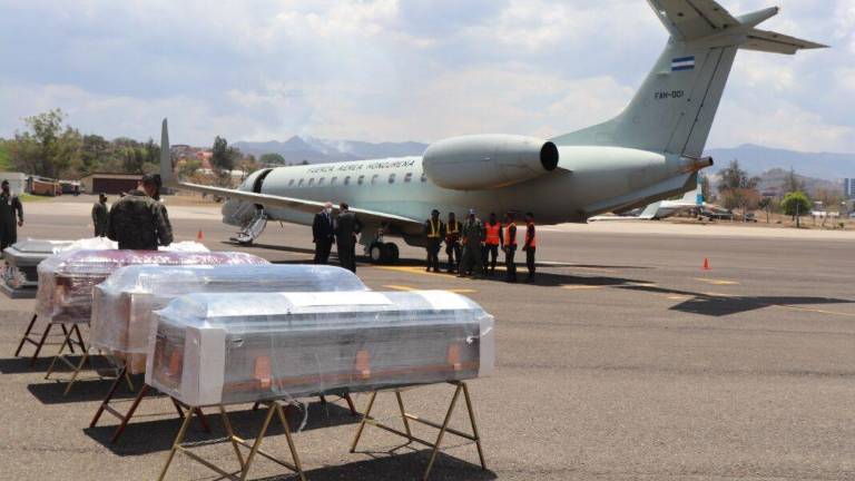 Los restos fueron transportados en el avión presidencial.