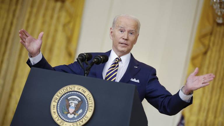 Biden también habló de inmigración y apuntó que la gente abandona sus hogares en Centroamérica para dirigirse a EE.UU. porque “tienen problemas reales”.