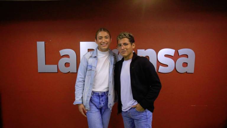 Fredy Rodriguez junto a Daniel López posan muy alegres en las intalaciones de diario LA PRENSA.