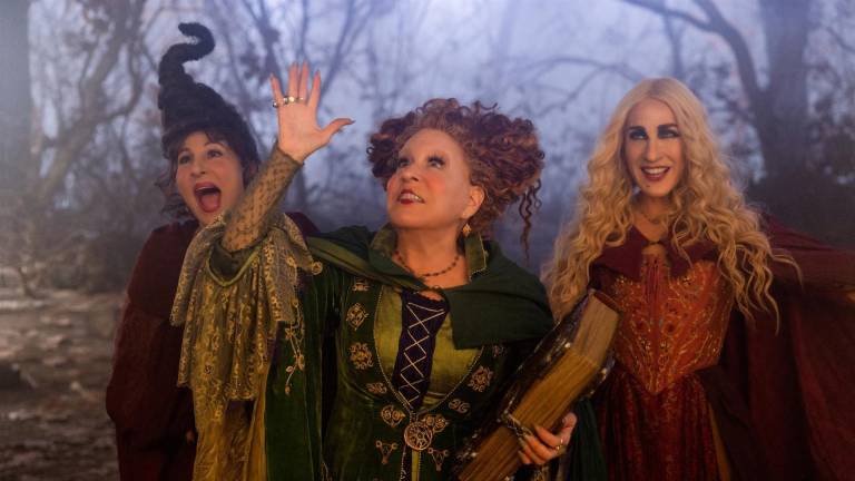 Las brujas de Salem regresan con humor y mucha nostalgia en “Hocus Pocus 2”