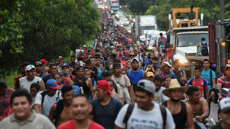 Más de 4,000 migrantes avanzan lentamente hacia la capital mexicana con el objetivo de llegar a EEUU.
