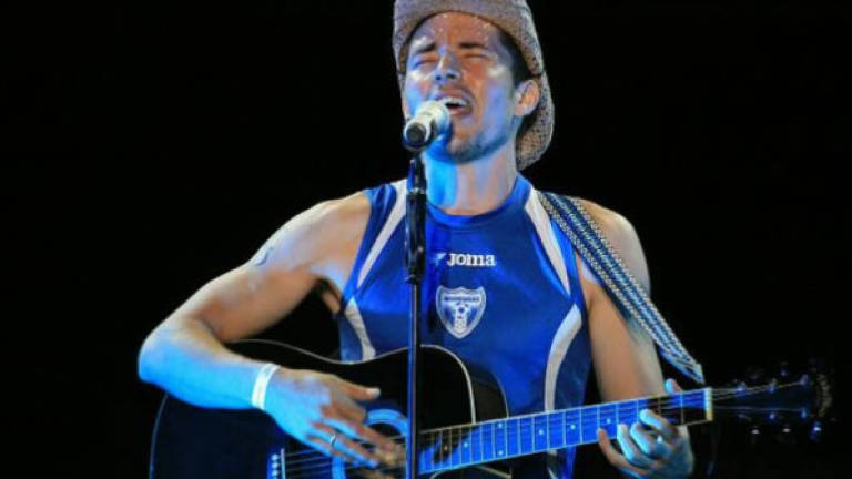 El cantante Paul Hughes(Polache) delantero del deportes Savio.