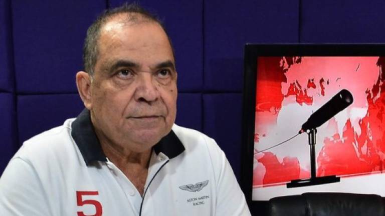 El periodista hondureño David Romero murió tras trece días hospitalizado debido a complicaciones a causa del coronavirus.