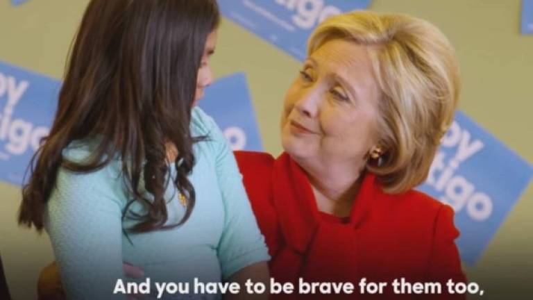 La niña hispana que conmovió a Hillary Clinton.
