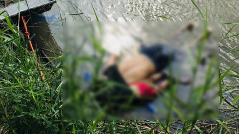 Un padre salvadoreño y su hija de un año de edad murieron ahogados en el río Bravo cuanto intentaban cruzar a EEUU./AFP.