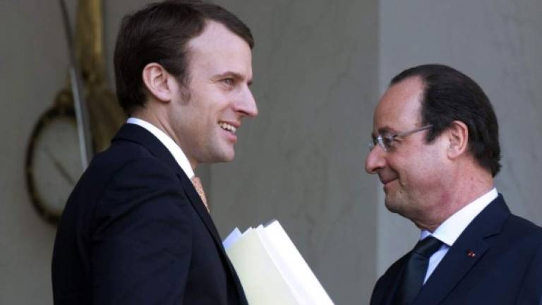 Emmanuel Macron (Izq.), es un anterior banquero y aliado del presidente François Hollande.