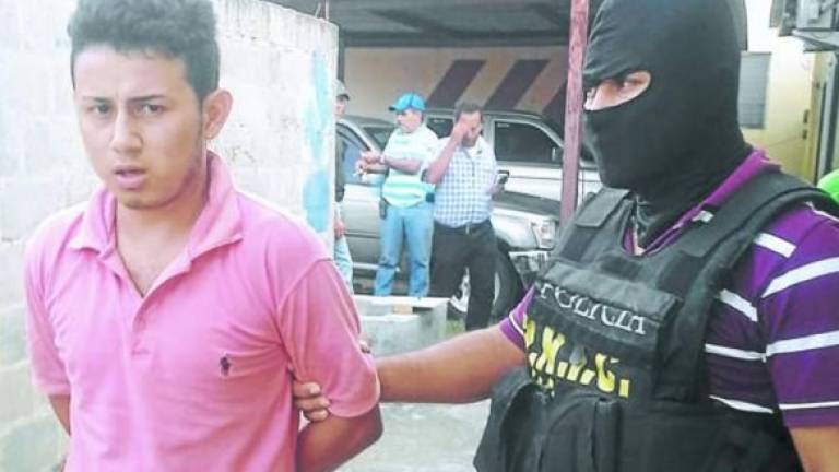Samuel Orlando Martínez Aguilera (20) es supuesto responsable de violar a una mujer y su hija de ocho años de edad.