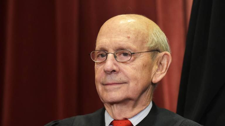 Los demócratas han presionado al juez Stephen Breyer para que renuncie a su cargo en la Corte Suprema antes de las elecciones legislativas de noviembre próximo.