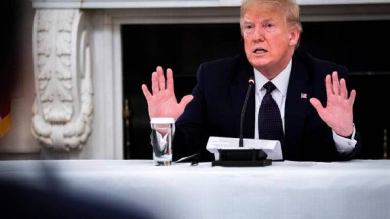 El presidente de los Estados Unidos, Donald Trump, habla durante una reunión con su gabinete el 19 de mayo de 2020 en la Sala del Gabinete de la Casa Blanca en Washington, DC. / AFP / Brendan Smialowski