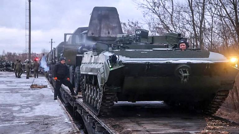Rusia mantiene la presión militar en la frontera con Ucrania con el despliegue de nuevas tropas en Bielorrusia y el anuncio de las mayores maniobras navales de su historia, en víspera de una nueva ronda de negociaciones entre Moscú y Washington sobre la seguridad en Europa.
