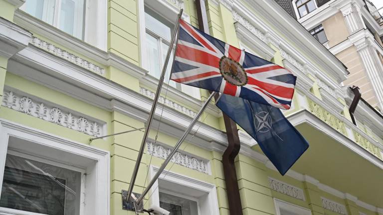 La embajada de Reino Unido en Kiev comenzó este lunes la reducción de su personal ante el temor de un ataque ruso a Ucrania.