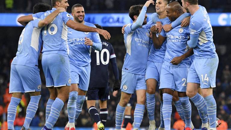 Manchester City logró una victoria valiosa frente al West Ham United en el Etihad Stadium para seguir peleando por la cima de la Premier League. Foto AFP) .