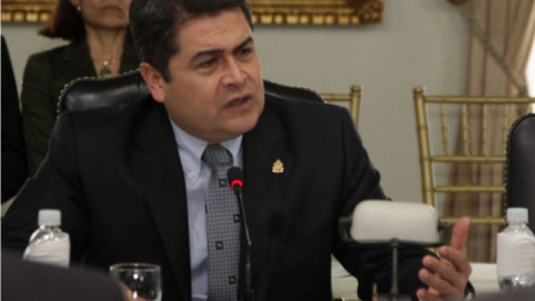 El presidente de Honduras, Juan Orlando Hernández, confirma el bloqueo de telefonía celular en los centros penales.