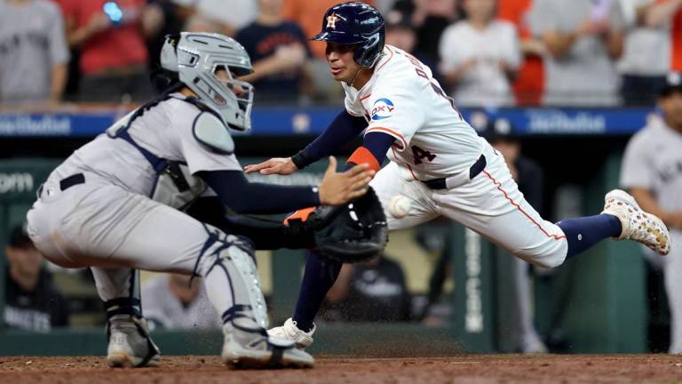 Mauricio Dubón se quedó cerca de darle el empate a los Astros de Houston ante los Yankees.