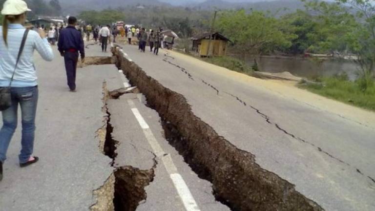 Las autoridades calculan los daños causados por el fuerte sismo.