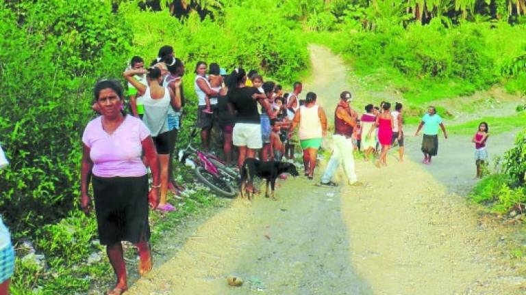 En la carretera a la aldea Regaderos en Sabá, fueron asesinados dos jóvenes.