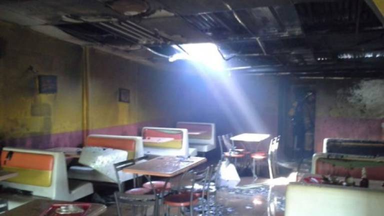 El incendio dañó parte de la cocina del restaurante.
