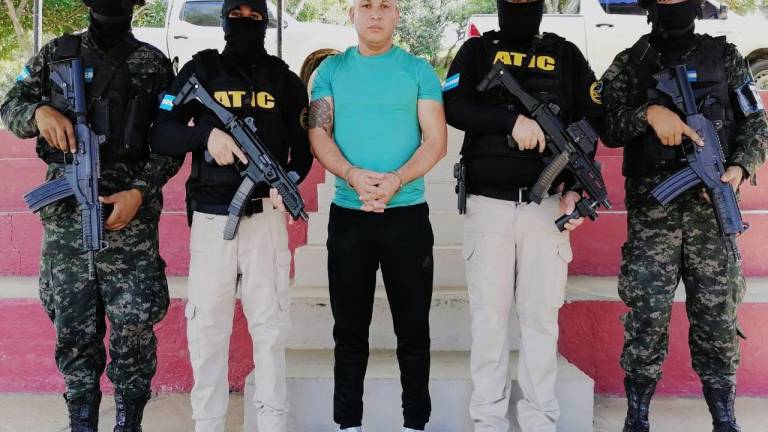 El alcalde hondureño Pedro Armando Aguilar fue detenido este lunes por elementos de la Agencia Técnica de Investigación Criminal (Atic) por el presunto delito de asociación para delinquir y el asesinato de cuatro personas en 2019, informó el Ministerio Público.