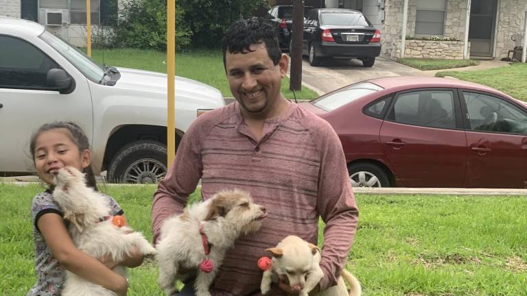 El inmigrante Juan Reyna ha permanecido detenido por más de un año en un centro de ICE en Texas mientras lucha contra su deportación a México.