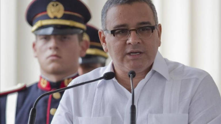 El presidente de El Salvador, Mauricio Funes, aseguró hoy que apoya la decisión del Tribunal Supremo Electoral (TSE) de retirar y sancionar a todos los partidos políticos, medios de comunicación y personas que realicen 'campaña sucia' para las elecciones presidenciales de 2014.