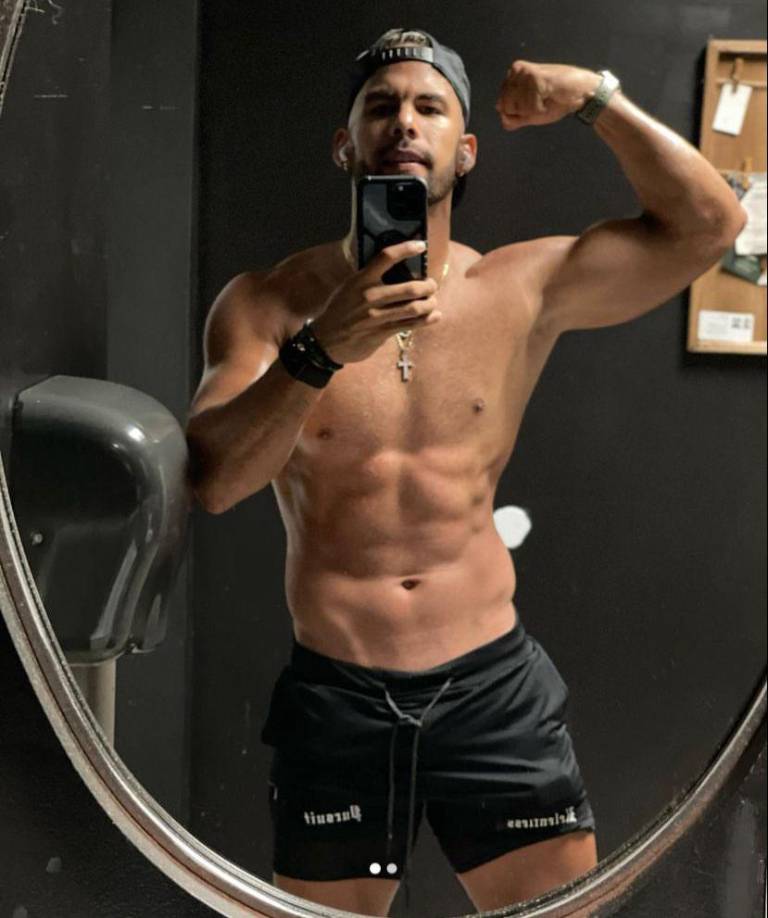 Conforme con una fuente del mismo medio, la nicaragüense salió a cenar con el venezolano Carlos Gómez, después de conocerse en uno de los eventos organizados por Telemundo al que ambos asistieron