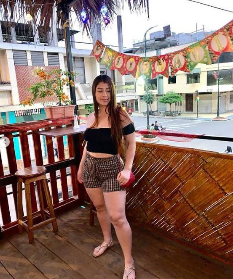 “Si se suscriben y van a ver las fotos, van a encontrar de todo un poco; aunque la verdad, yo no supe cómo reaccionar”, externa. “No sabía si llorar, no sabía si reírme, pero dije ‘de esto tengo que renacer’, y aquí estoy, en la boca de todo mundo”, externa.