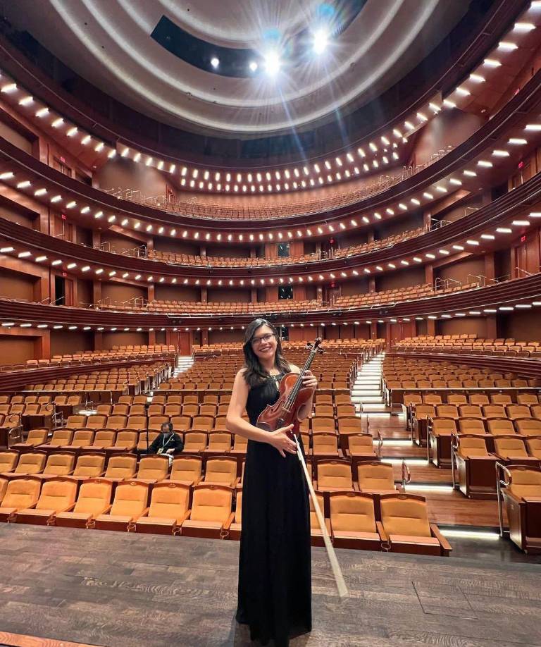 Sampedranas triunfan con su talento en universidades de EEUU