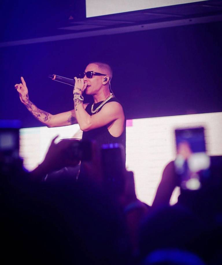 Baby Rasta mencionó, además que, a pesar de que ellos se la dan en el reguetón a Ricky Martin, él no se ha atrevido hacer reguetón y varios artistas comerciales sí.