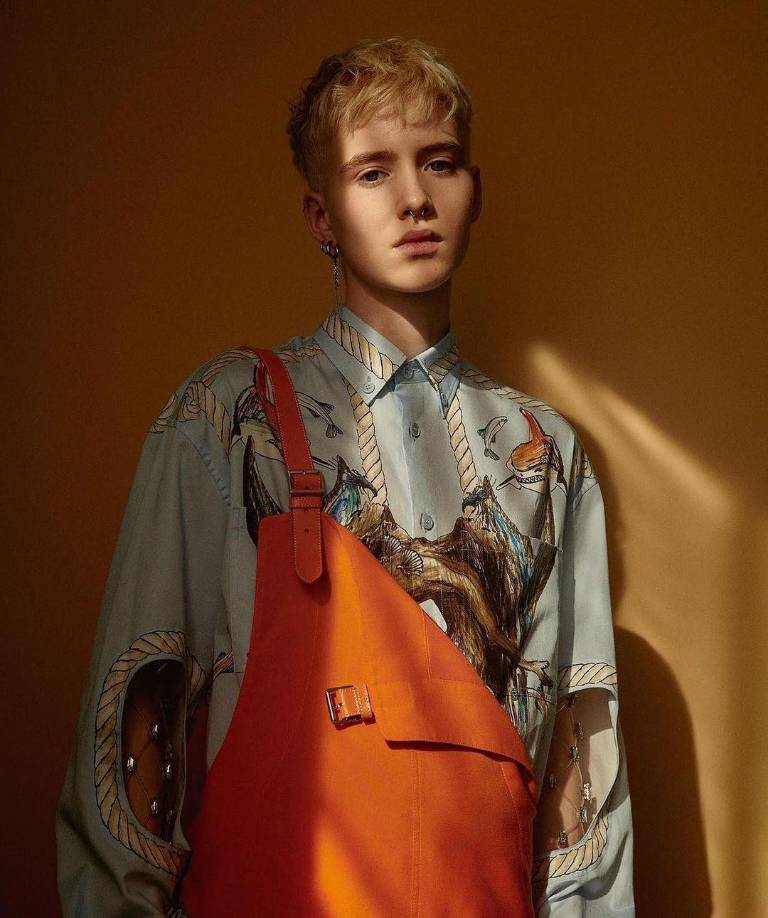 Morgan Davies es el actor que interpreta al joven Coby en One Piece. El actor de origen australiano es perfecto para el papel y habrá sorpresas a lo largo de la trama. Es un actor transgénero. Nació como Morgana Davis. A los 13 años se consideraba transgénero ante los ojos de su familia y amigos. A pesar de esto, continuó interpretando a Morgana Davies en papeles femeninos hasta su adolescencia porque temía el rechazo y dejó de actuar un tiempo por eso.