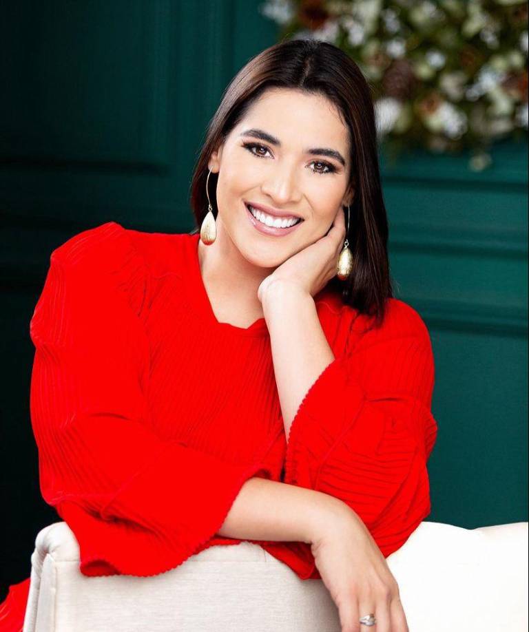 La reconocida presentadora de televisión Carolina Lanza, ha causado revuelo en sus redes sociales en los últimos días tras revelar uno de sus deseos y propósitos de año nuevo. 