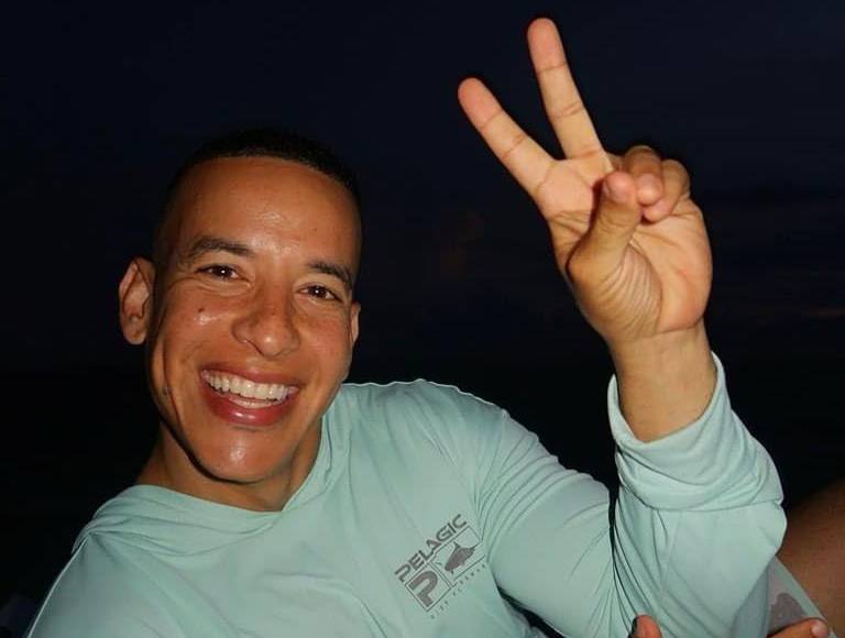 Daddy Yankee, incluso confesó en la prédica que estuvo al borde de la muerte en un hospital de Colombia y él le prometió a Dios que si lo salvaba y le daba una oportunidad, él lo iba a servir.