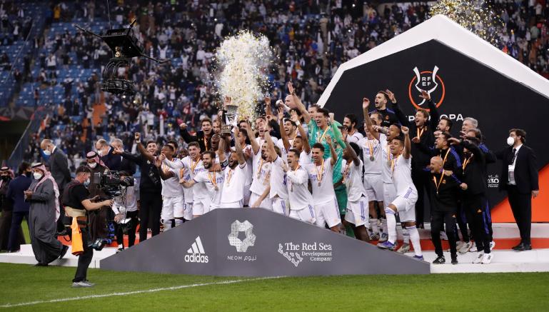 La plantilla del Real Madrid festejó la obtención de la Supercopa de España.