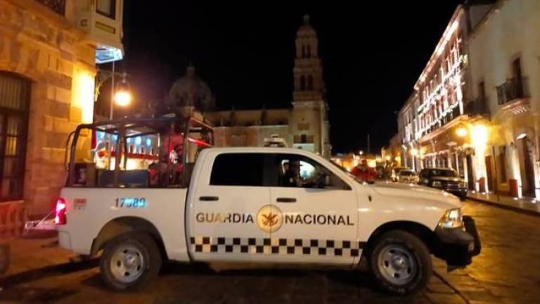 Las autoridades investigan el hallazgo de una camioneta con varios cuerpos en una plaza de la ciudad mexicana de Zacatecas.