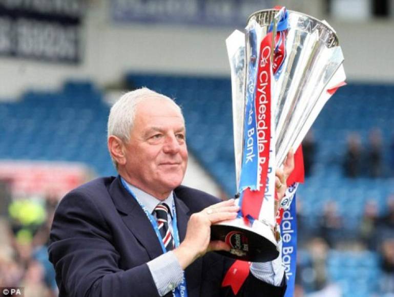 8. WALTER SMITH - 21 Títulos<br/><br/>La leyenda del Rangers dominó el fútbol escocés en los 90 y dirigió a la selección de su país. Smith logró con el Rangers 21 títulos: 10 Ligas de Escocia, 5 Copas de Escocia, 6 Copas de Liga de Escocia y con la Selección escocesa logró conquistar la Copa Kirin.
