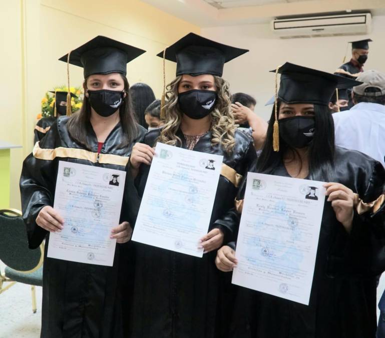 Centro Politécnico del Norte gradua a 55 estudiantes