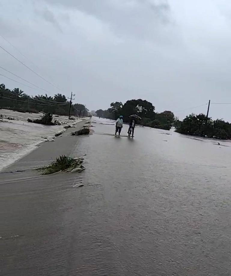 El departamento de Atlántida se encuentra bajo alerta roja por la tormenta Sara. 