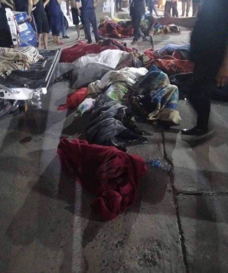 Según reportes, los novios que recién habían contraído matrimonio se encuentran entre las víctimas mortales.